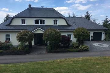 Ferienwohnung für 4 Personen, mit Garten und Sauna sowie Terrasse in Leiwen