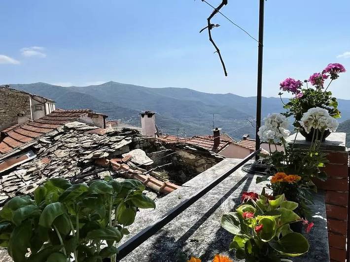 Location de vacances pour 6 personnes, avec terrasse à Lucinasco