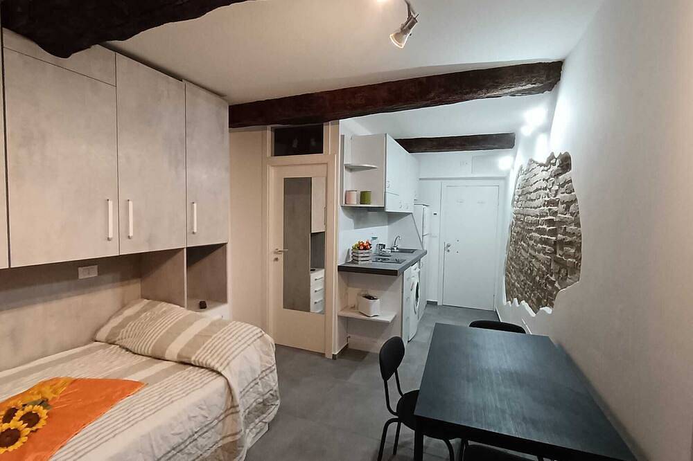 Entire apartment, Romantic Accommodation In The Historic Center in Urbino, Valle del Metauro