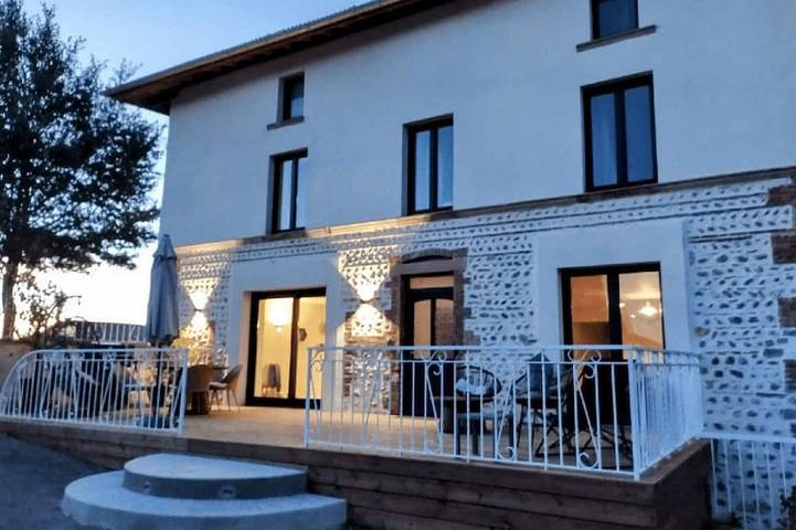 Maison de vacances pour 7 personnes, avec balcon ainsi que jardin et piscine