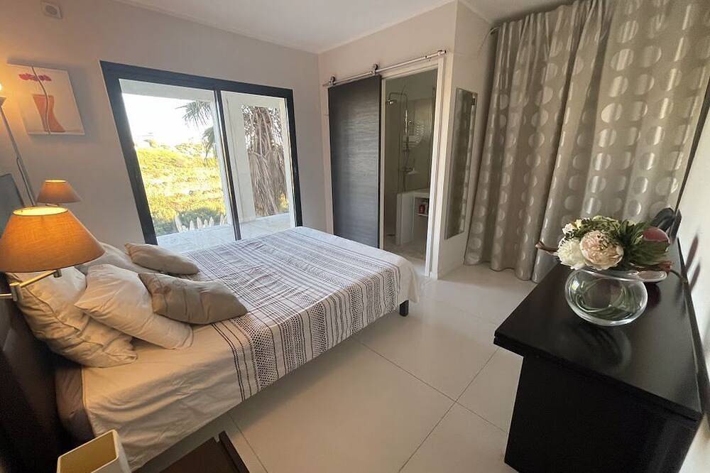 Villa récente contemporaine vue mer et montagnes 10 mn de la plage in Nice, Région de Nice