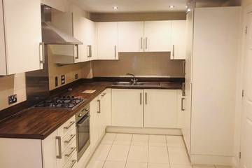 Vacation Rental for 6 Guests in Slough, Berkshire, Picture 3