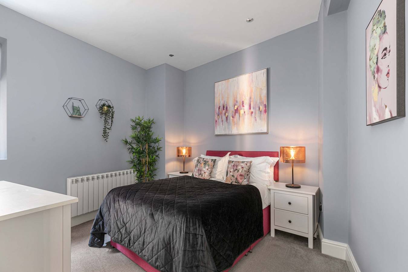 Entire apartment, The Lanes Comfy Condo Walk to Beach King Bed in Brighton, Sussex