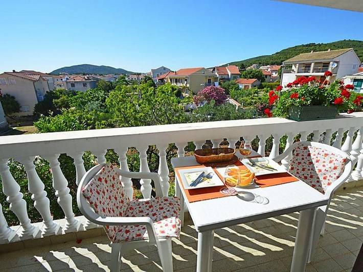 Studio für 3 Personen, mit Balkon und Garten in Tribunj