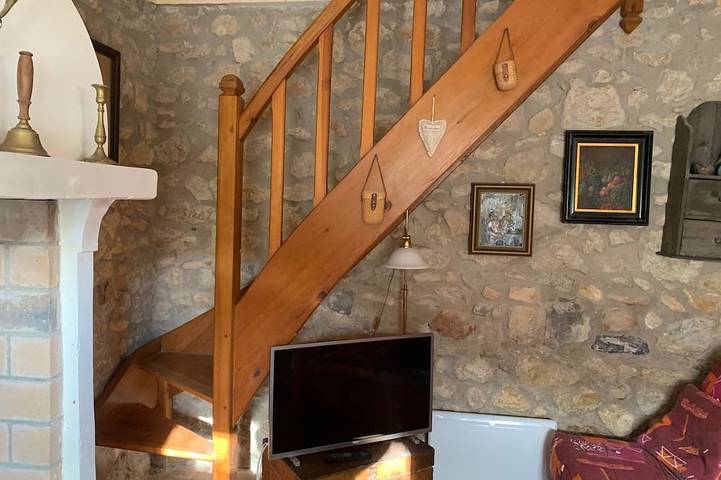 Gîte pour 2 personnes, avec terrasse ainsi que jardin et piscine, animaux acceptés à Clermont-l'Hérault - 4