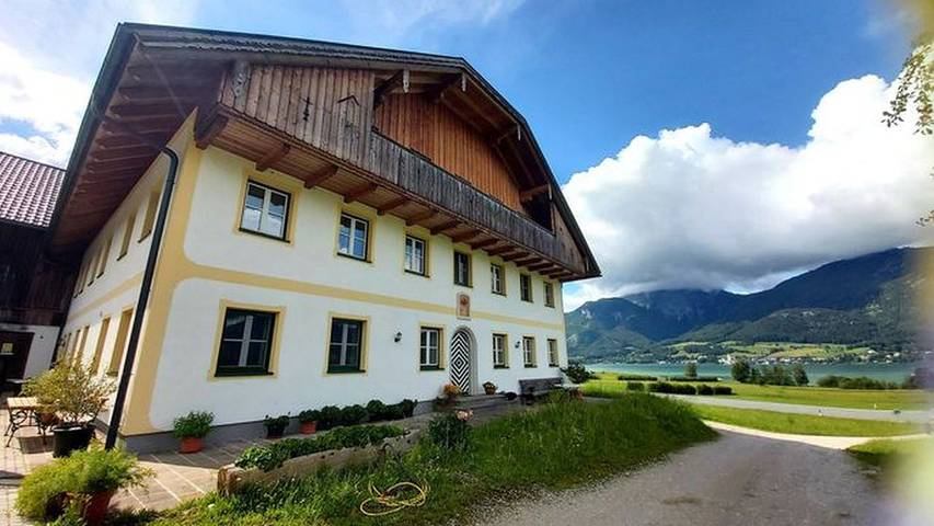 Ferienwohnung für 3 Personen, mit Seeblick und Balkon in Strobl