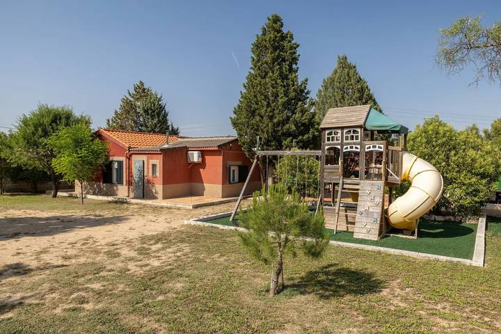 Casa rural 'Casa Fina' con piscina privada, terraza compartida y Wi-Fi in Alarilla, Fuentidueña de Tajo