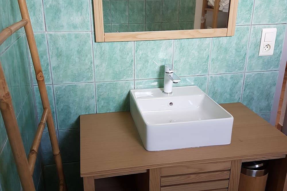 Maison 90m2 + Véranda Avec Piscine Privée sur Roquemaure Gard in Roquemaure, Region de Nimes