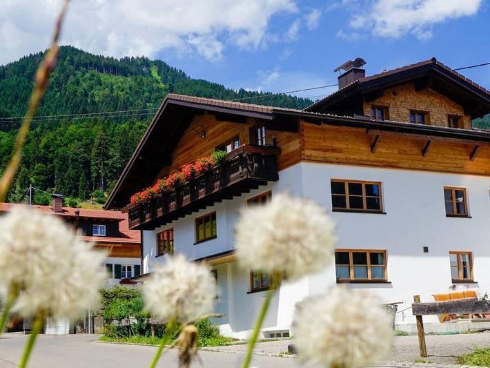 Ferienwohnung für 4 Personen, mit Balkon und Garten in Bolsterlang