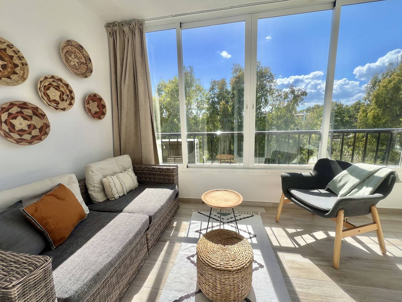 Entire apartment, Flat near the beach 800 m away from Puerto Banus in Golden Mile, Marbella