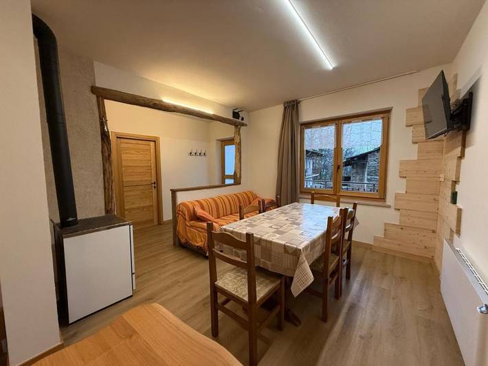 Gîte pour 6 personnes, avec vue et terrasse, animaux acceptés à Paesana - 4