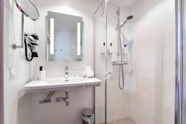 Hôtel pour 5 personnes, avec piscine et sauna ainsi que jardin et vue, animaux acceptés à Lund - 2