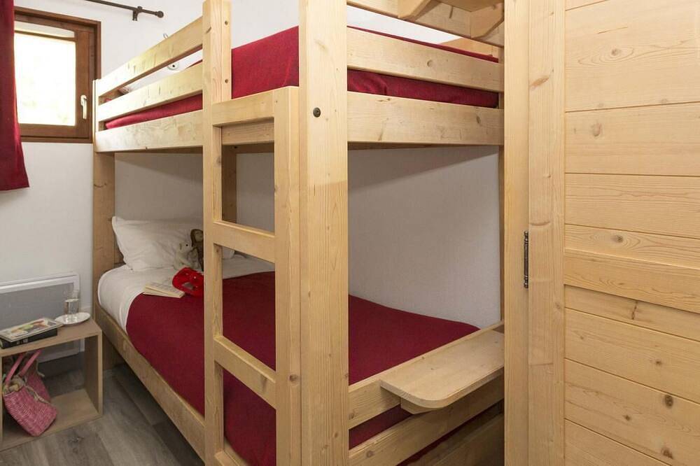Ganze Wohnung, Wifi, 100m bis zu den geschäften, schwimmbad, parkmöglichkeiten, fernseher in Saint-Sorlin-d'Arves, Region Saint-Jean-de-Maurienne