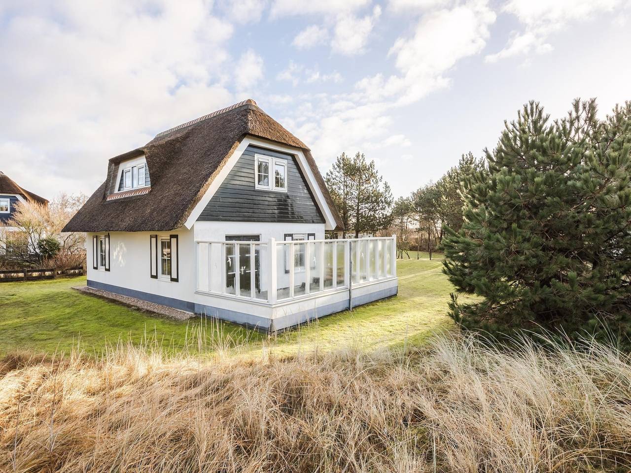 Reetgedeckte Villa in Strandnähe in Hollum, Westfriesische Inseln