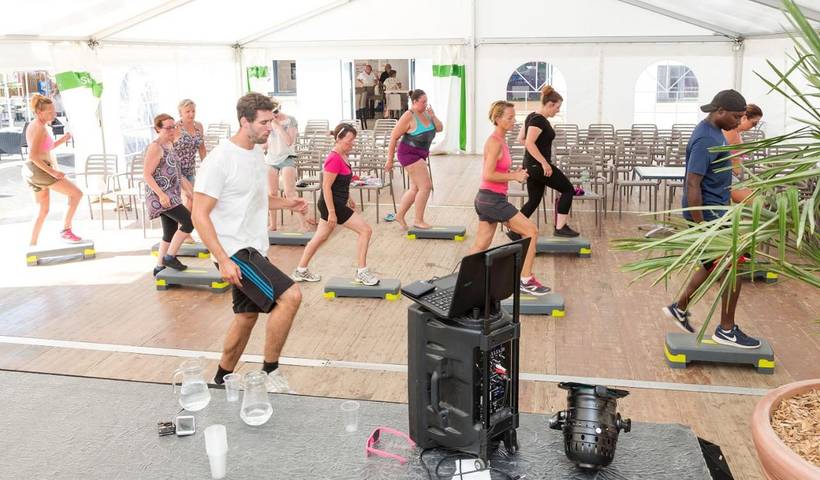 Camping pour 4 personnes, avec terrasse ainsi que bassin pour enfant et piscine, animaux acceptés à Longeville-sur-Mer - 3
