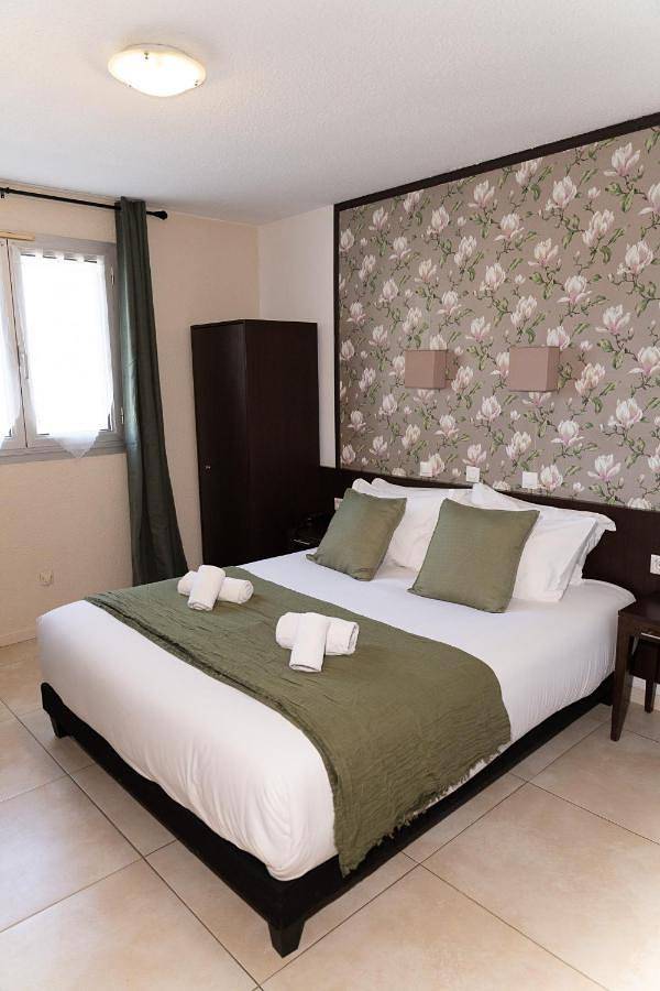 Hôtel pour 2 personnes, avec Terrasse ainsi que Jardin et Piscine à Le Thoronet - 4