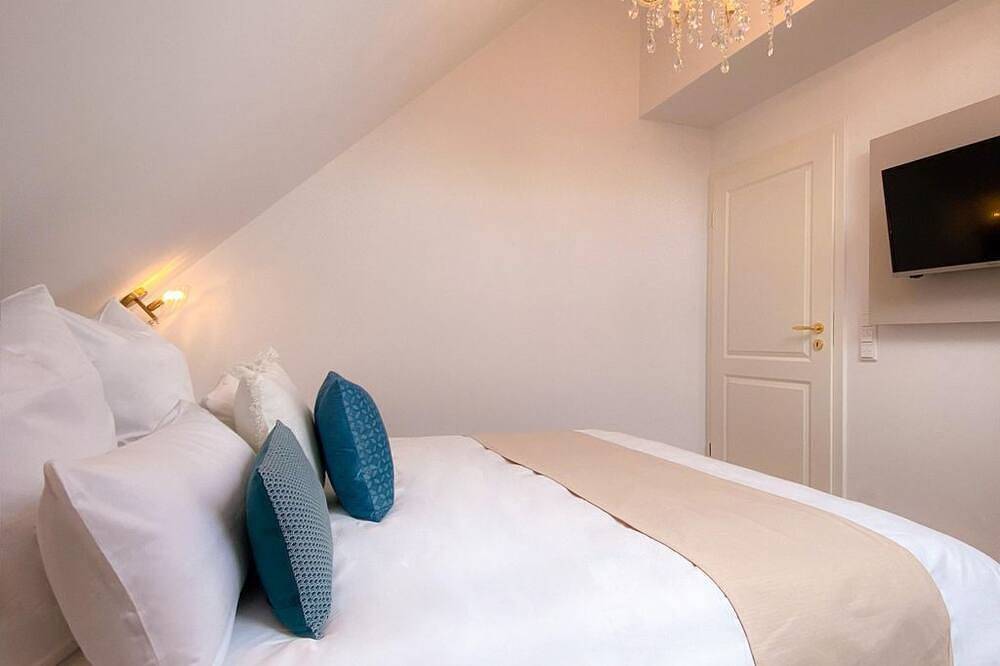 Ganze Wohnung, Grand Deluxe Dachwohnung - Winzerhof Mußbach in Neustadt an der Weinstraße, Pfälzer Rheinebene