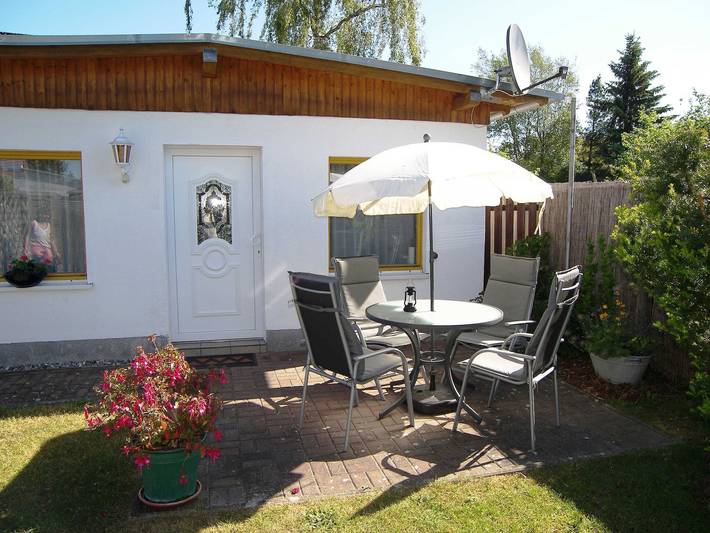 Bungalow für 4 Personen, mit Terrasse und Garten