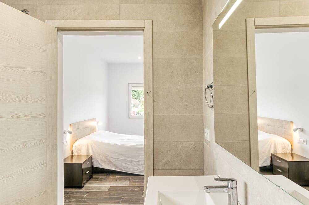 Casa de vacaciones 'Sant Pere' con piscina privada, terraza privada y Wi-Fi in San Pedro Pescador, Alt Empordà