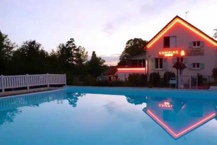 Camping für 4 Personen, mit Kinderpool in Burgund - 2