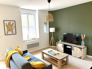 Gîte pour 4 personnes, avec terrasse et vue, animaux acceptés à Lagnieu