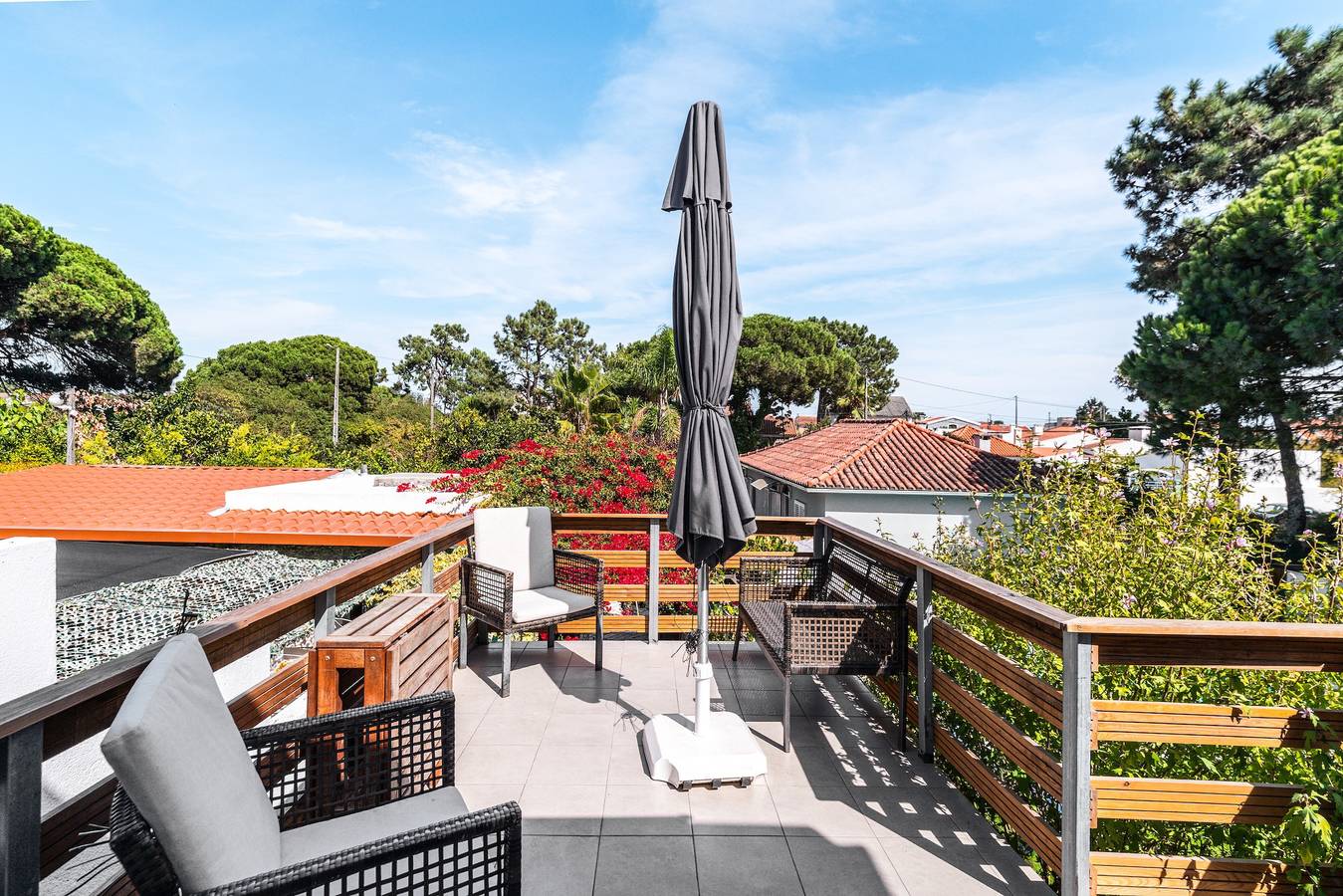 Maison de vacances "Rebelsardine" avec piscine privée et Wi-Fi in Aroeira, Charneca de Caparica e Sobreda