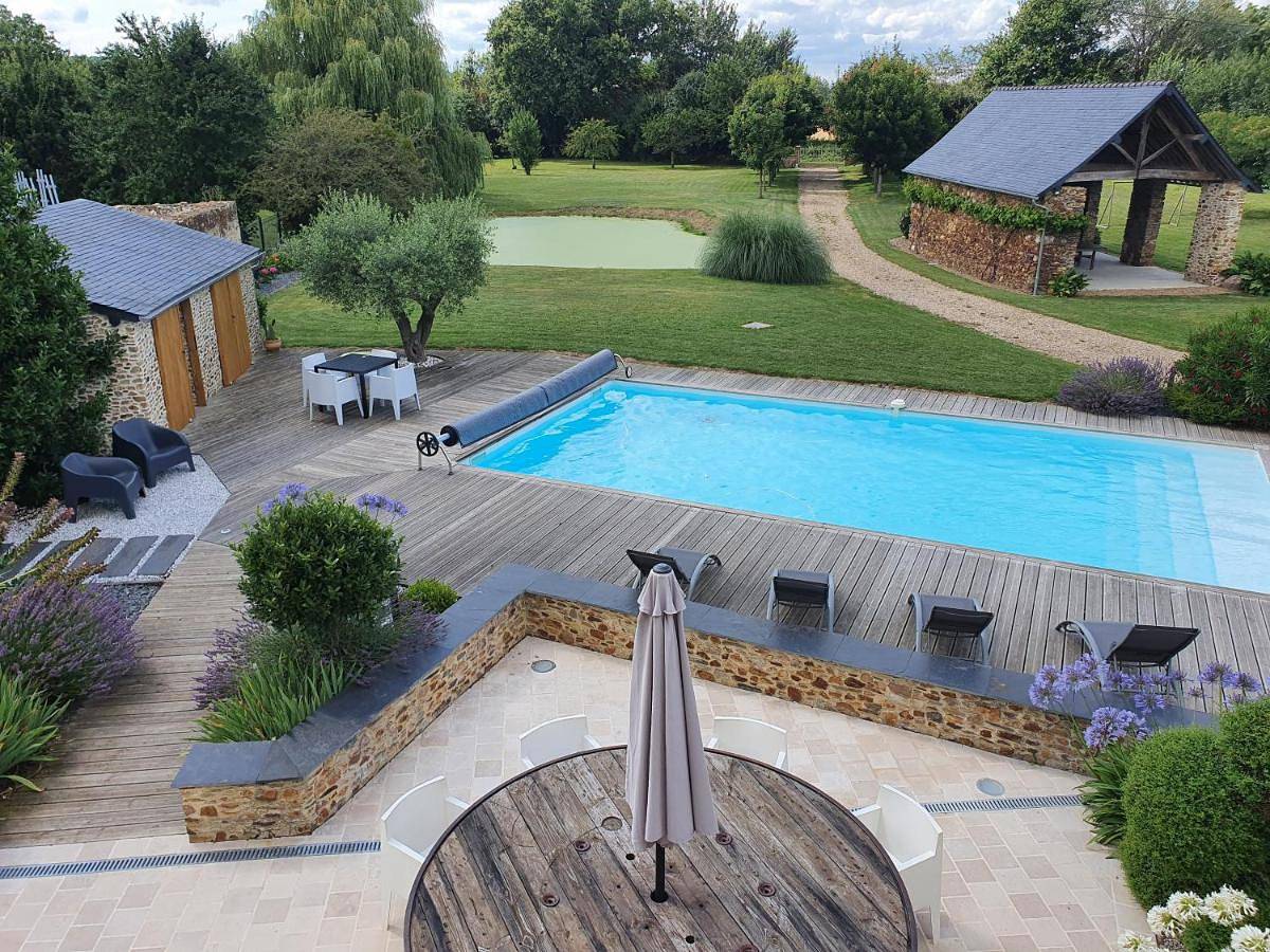 Maison de Campagne de charme avec piscine privée classée 3 étoiles in Champigné, Région de Segré