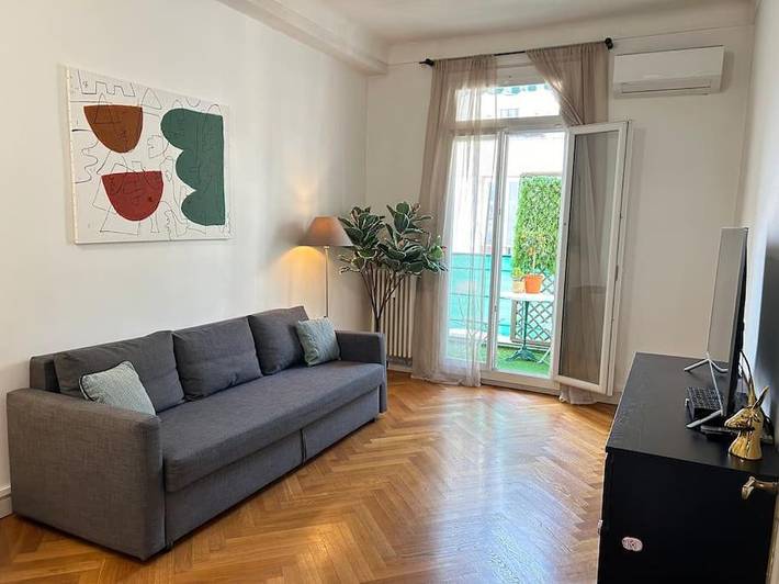 Gîte pour 8 personnes, avec vue et terrasse dans Gare de Nice ville