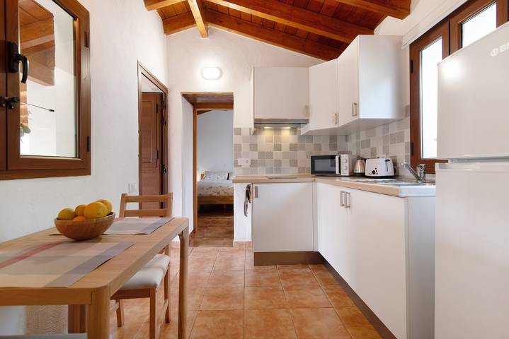 Apartamento entero, Apartamento de vacaciones 'La Casita De La Abuela Paula' con vistas al mar, terraza privada y Wi-Fi in Zumacal, Valleseco