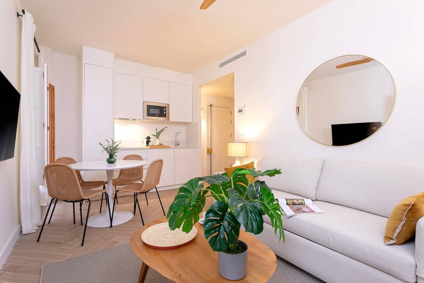 Entire apartment, Bright apartment in Seville. Plaza Santa Cruz in Casco Antiguo, Sevilla