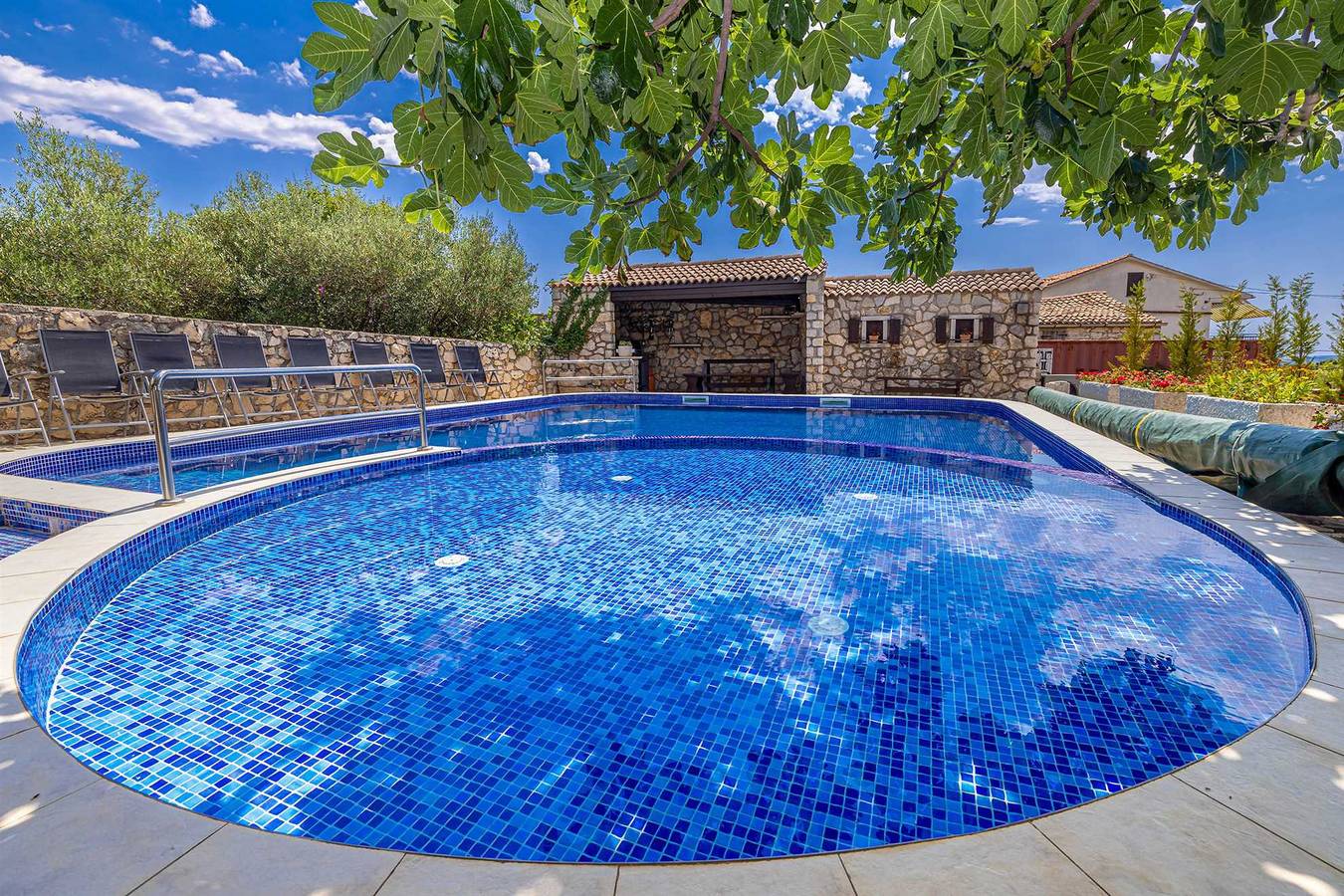Cijeli apartman, Villa Haya - studio apartment Krasula with heated pool in Linardici, Krk