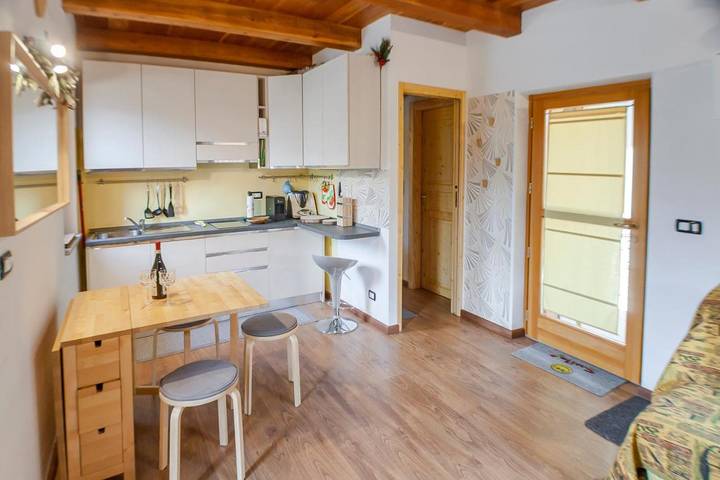 Gîte pour 4 personnes, avec terrasse et vue, animaux acceptés à Ostana