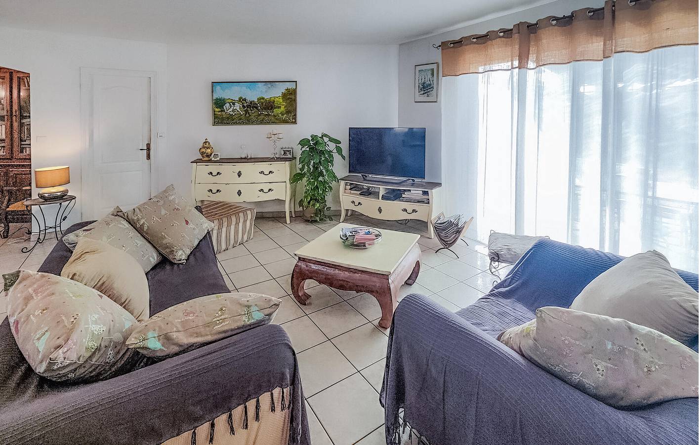 Gemütliche Wohnung am Pool mit Stadtzentrum in Caux 800m in Caux, Mittelmeerküste (Frankreich)