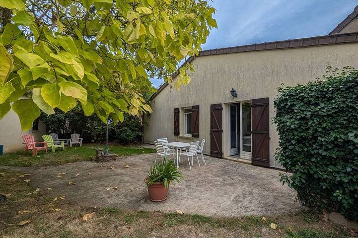Gîte pour 4 personnes, avec jardin dans Baraize