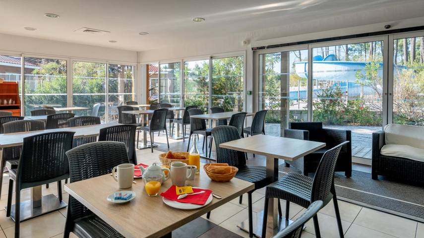 Location de vacances pour 8 personnes, avec sauna ainsi que piscine et terrasse, animaux acceptés à Parentis-en-Born - 4