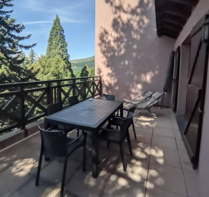 Gîte pour 5 personnes, avec jardin ainsi que piscine et vue, adapté aux familles à Enveitg - 2