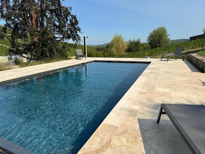Location de vacances pour 11 personnes, avec Balcon et Terrasse ainsi que Jardin et Piscine à Sancerre