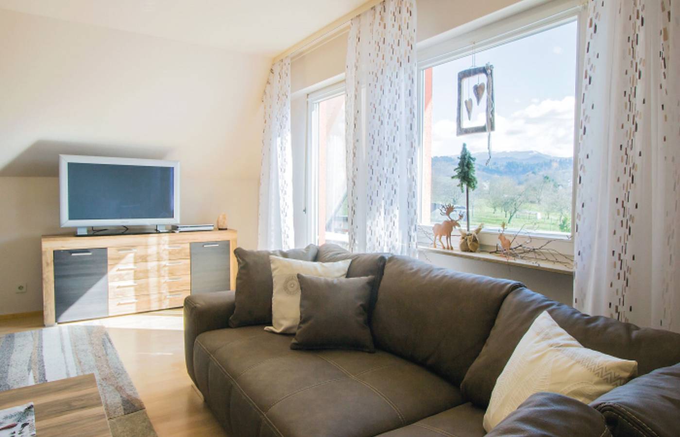 Ganze Wohnung, Apartment „Hornisgrindeblick“ mit Bergblick, Balkon und Wlan in Renchen, Mittlerer Schwarzwald