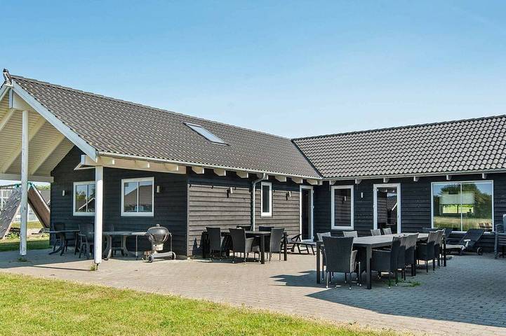 Ferienhaus für 20 Personen, mit Pool und Sauna sowie Whirlpool und Terrasse, mit Haustier in Kegnæs