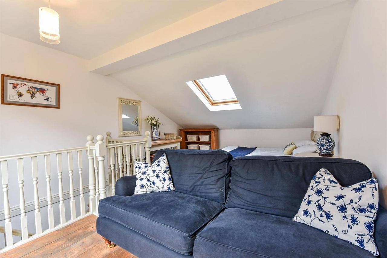 Entire apartment, Garden room, central Winchester in Winchester, South Downs