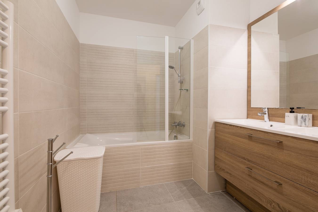 Ganze Wohnung, Ferienwohnung für 4 Personen mit Balkon in Frejus, Massif de l'Esterel