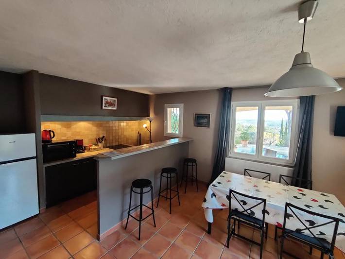 Gîte pour 4 personnes, avec piscine ainsi que vue et jardin à Combaillaux - 4