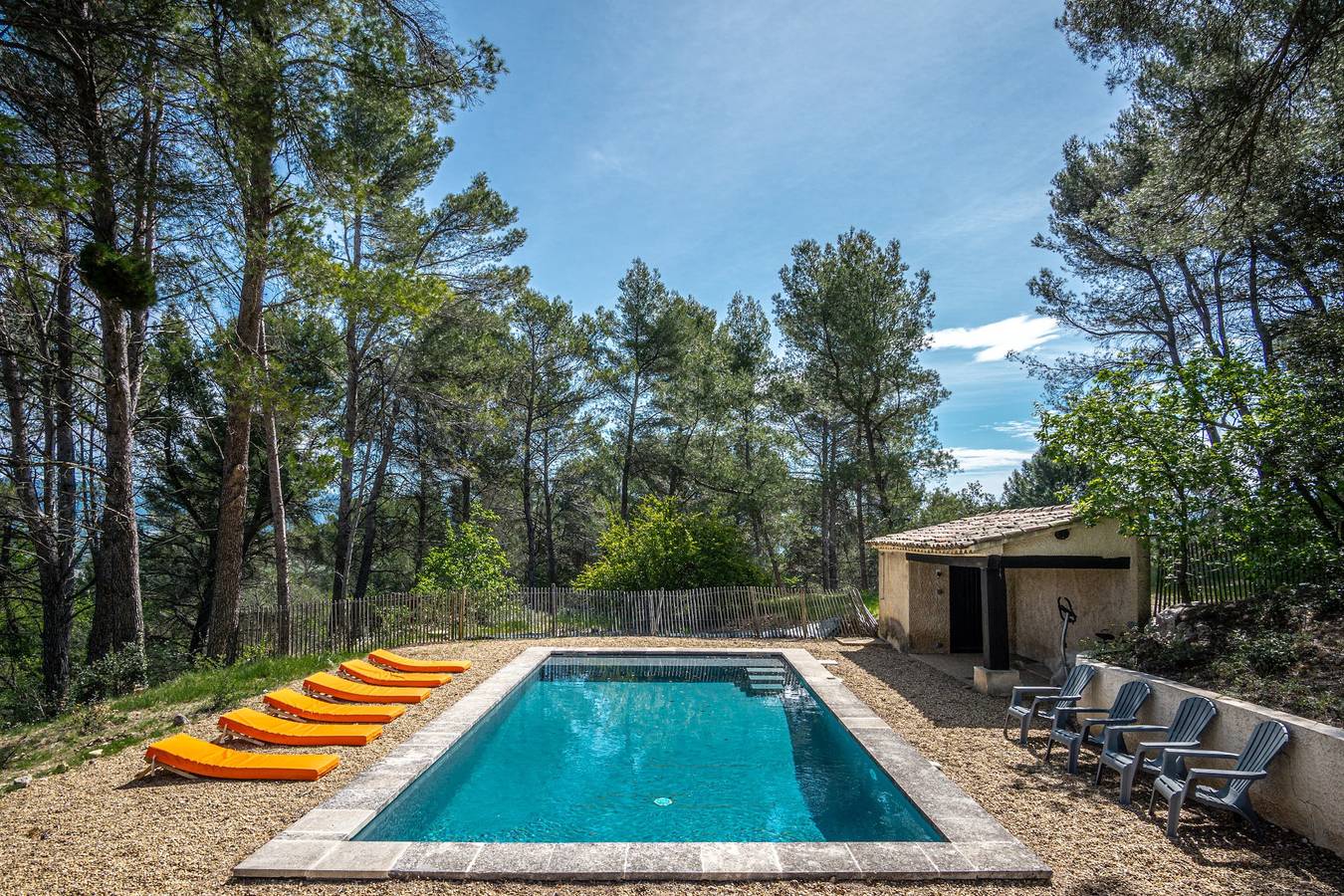 Stunning panoramic views and heated pool in Roussillon in Rosellón, Parque natural regional del Luberon