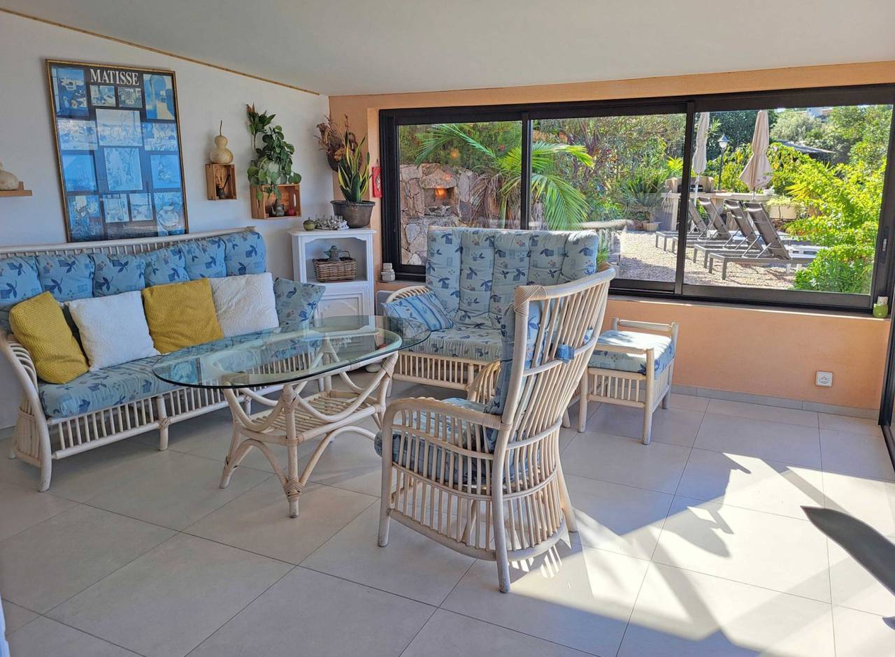 Appartement entier, T4 au calme 95m², jardin, plusieurs terrasses, barbecue, transats in Porticcio, Grosseto-Prugna