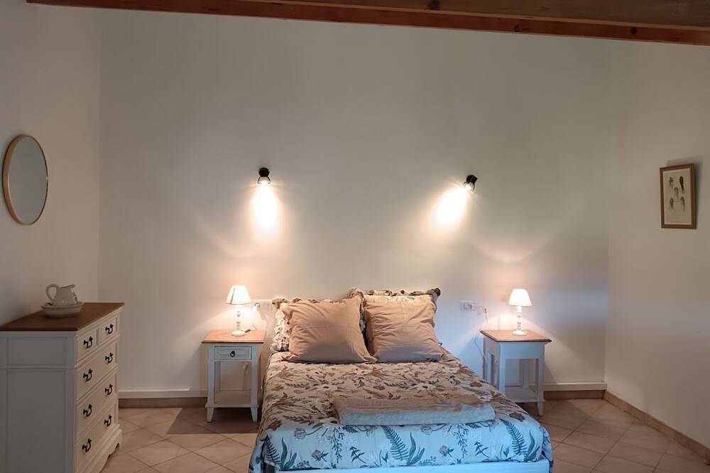 Appartement entier, Gîte spacieux en Provence, 2 chambres, climatisation, wifi fibre, parking in Apt, Parc naturel régional du Luberon