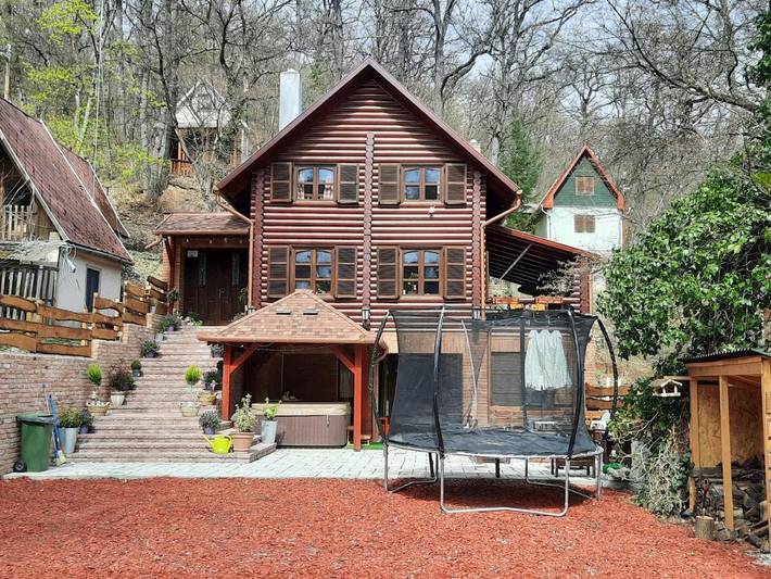 Chalet für 13 Personen, mit Balkon und Whirlpool sowie Terrasse und Garten in Ungarn