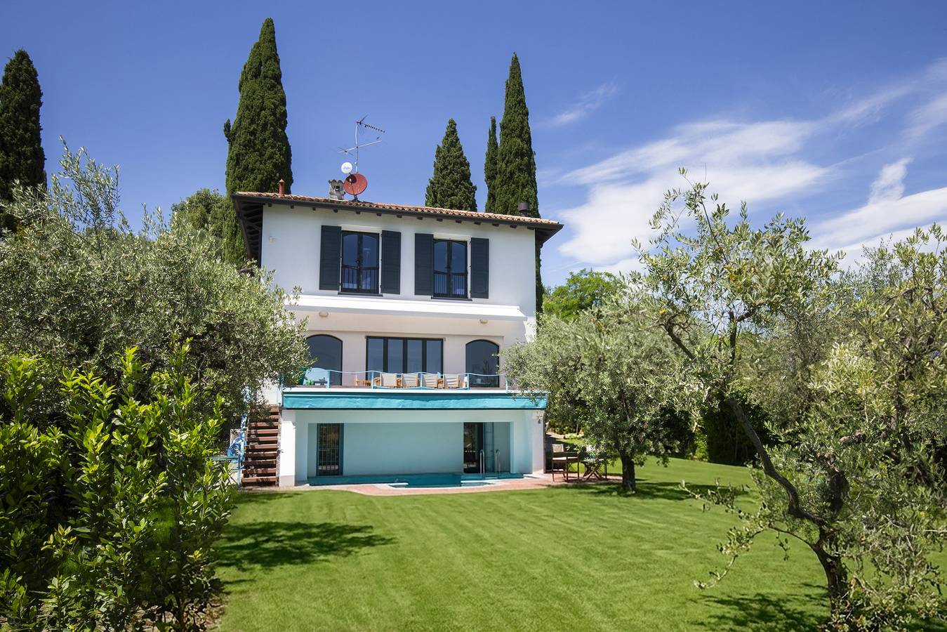 Villa Art with Private Pool in San Felice del Benaco, Prealpi Gardesane
