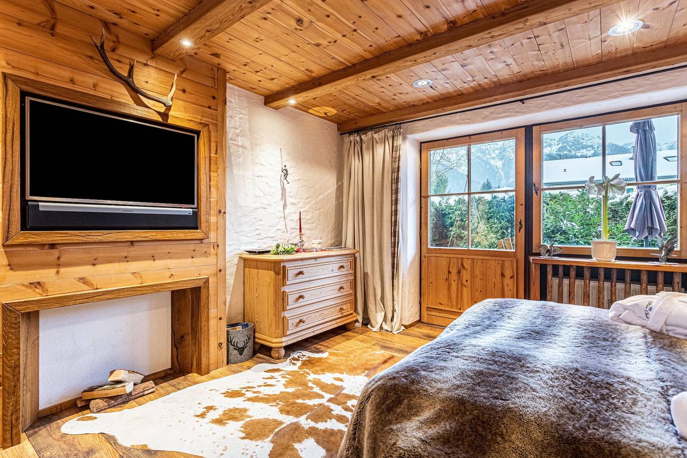 Entire studio, Studio 'Hüttentraum' with Mountain View, Private Terrace and Wi-Fi in Inzell, Bavarian Alps