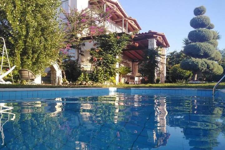 Villa for 13 people, with garden and hot tub in Heraklion