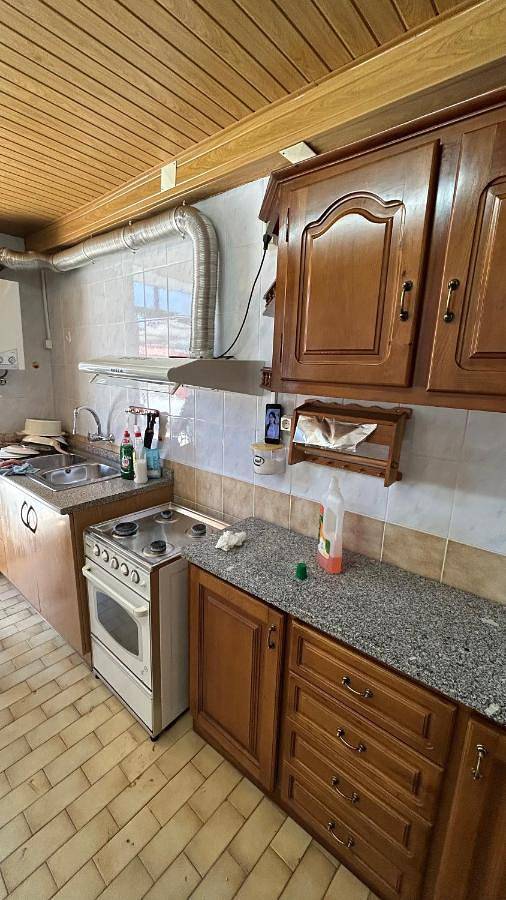 Three-Bedroom House in Caria (Belmonte), Distrito de Castelo Branco